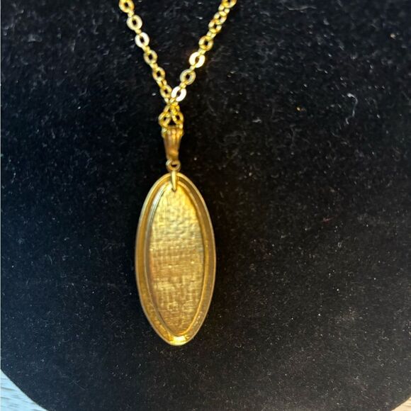 24” Goldtone Necklace with Oval Floral Pendant See Photos for Size Comparison - Picture 4 of 7